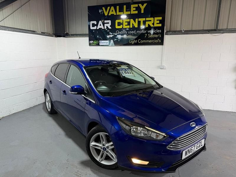 Used Ford Focus Zetec 125 HP (91 kW) 2017 Blue Hatchback