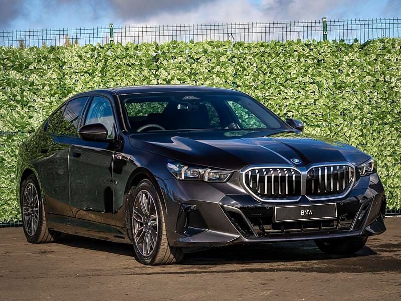 New BMW 530e M Sport 299 HP (219 kW) 2025 Black Sedan