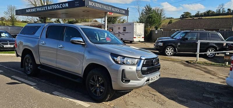 Usado Toyota HiLux 150 HP (110 kW) 2022 Prateado Pickup