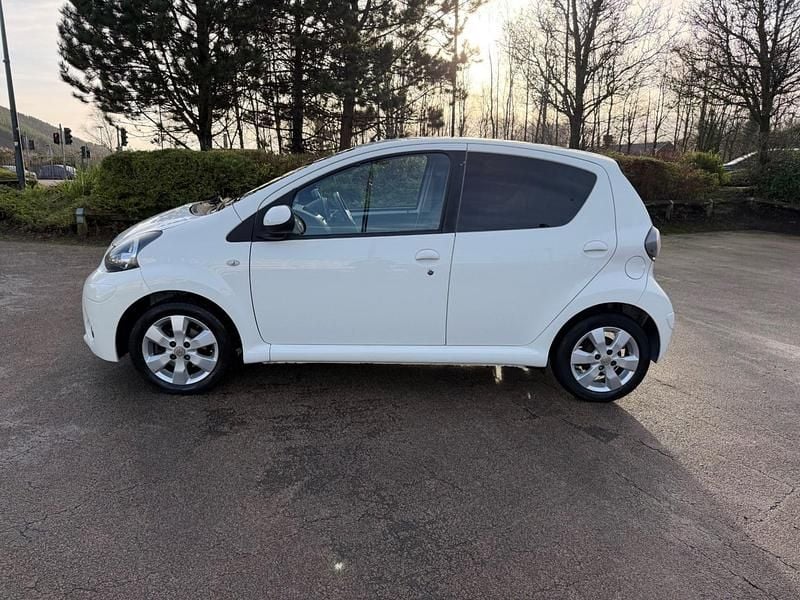 Used Toyota Aygo 68 HP (50 kW) 2013 White Hatchback