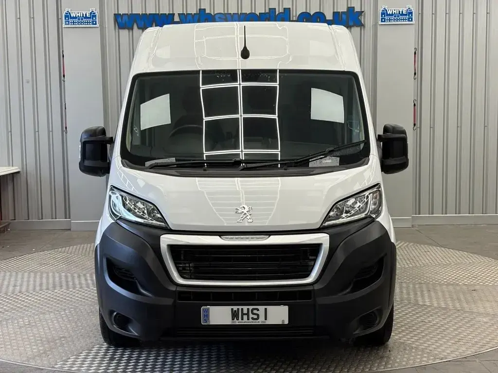 Used Peugeot Boxer Premium 140 HP (102 kW) 2023 White Van