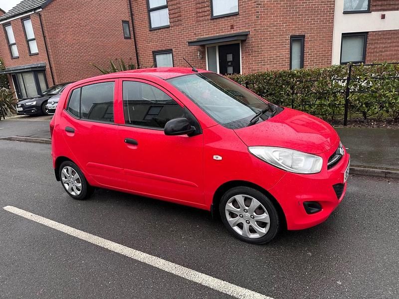 Red Used 2013 Hyundai i10 Classic Hatchback | £1,495 (Good price) - Image 1/4