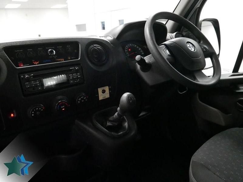 Used Vauxhall Movano 130 HP (95 kW) 2018 White MPV