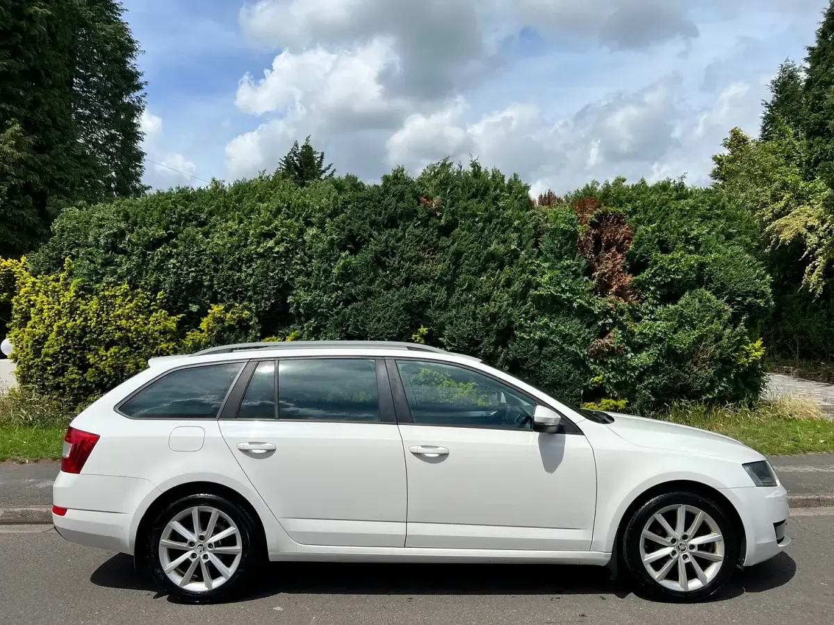 Used Skoda Octavia Elegance 150 HP (110 kW) 2013 White Estate
