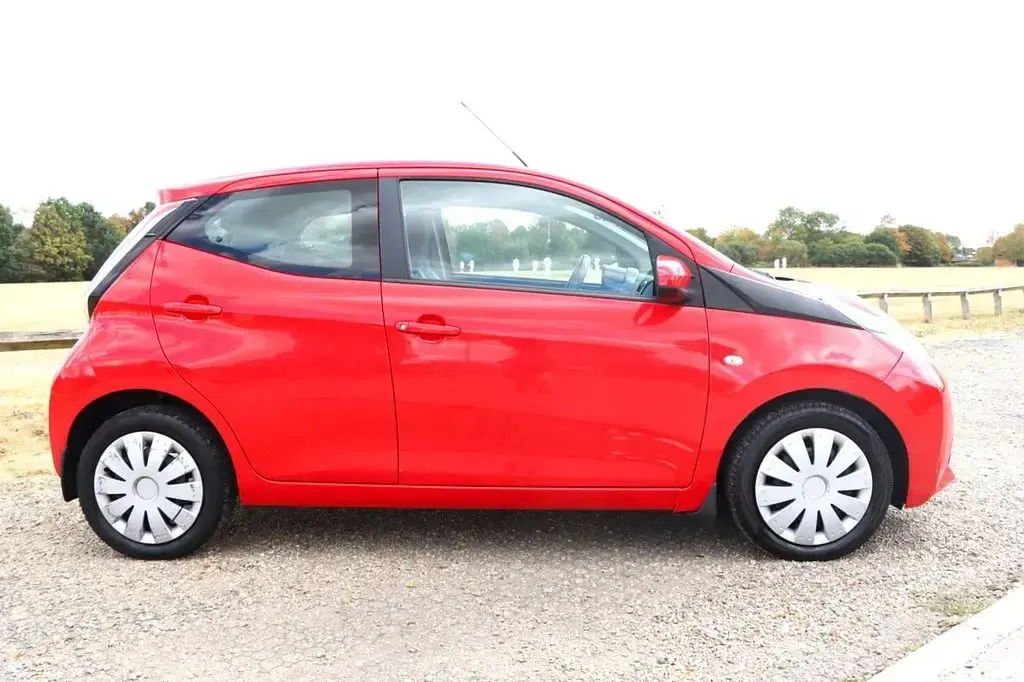 Used Toyota Aygo X-play 69 HP (50 kW) 2016 Red Hatchback