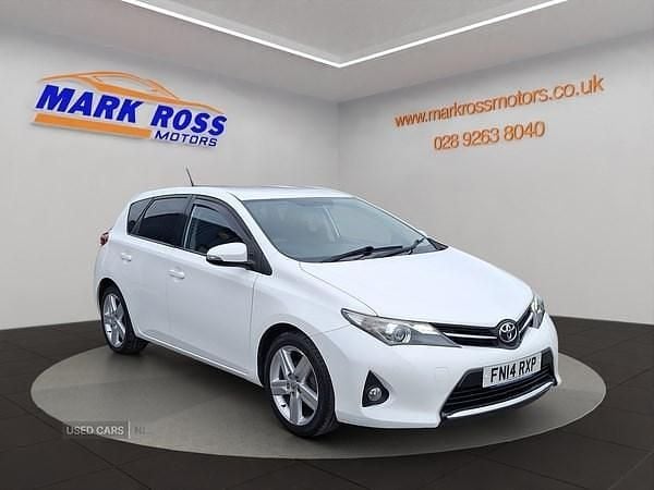 Used Toyota Auris Sport 132 HP (97 kW) 2014 White Hatchback