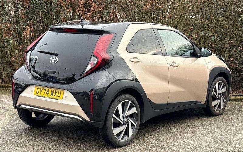 Used Toyota Aygo X 72 HP (52 kW) 2024 Beige SUV