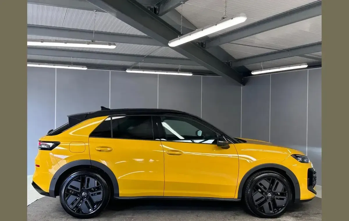 Used VW T-Roc R-line 147 HP (108 kW) 2026 Yellow SUV