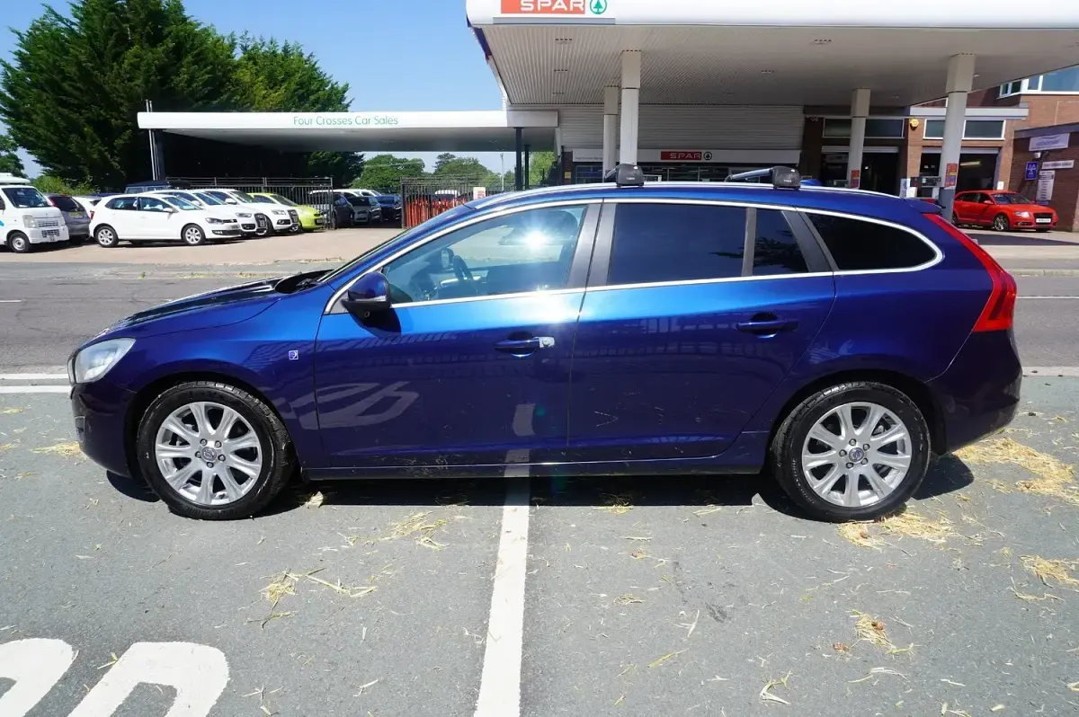 Used Volvo V60 Ocean Race 180 HP (132 kW) 2012 Blue Estate