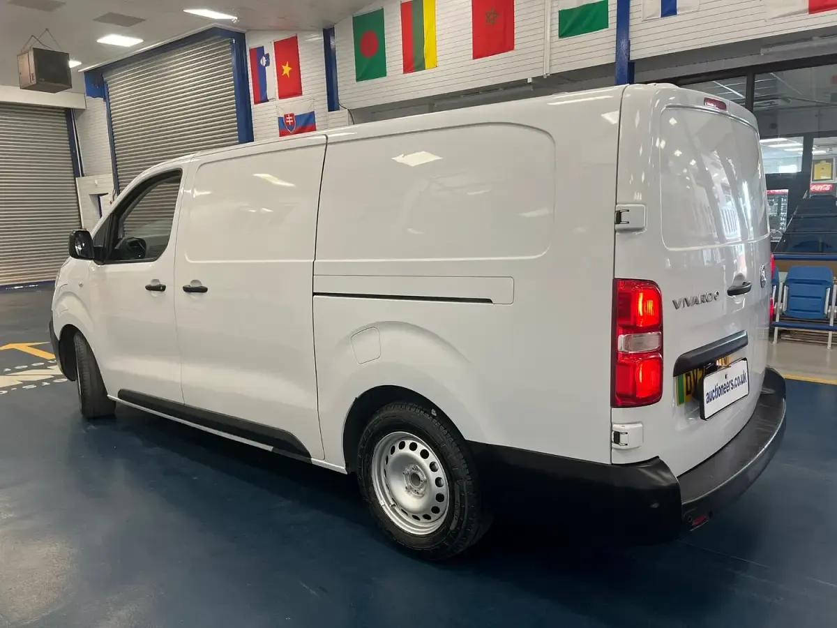 Used Vauxhall Vivaro 100 kW (136 HP) 2022 White MPV