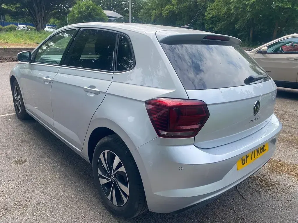Begagnad VW Polo Match 2021 Silver Halvkombi