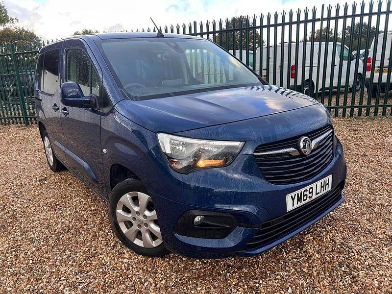 Used Vauxhall Combo S 100 HP (73 kW) 2019 Blue MPV