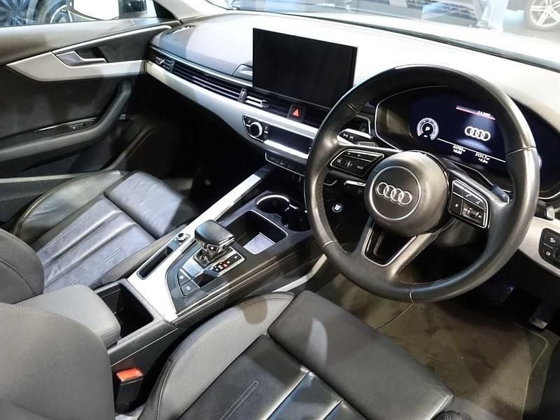 Used Audi A4 Sport 163 HP (119 kW) 2021 Silver Sedan
