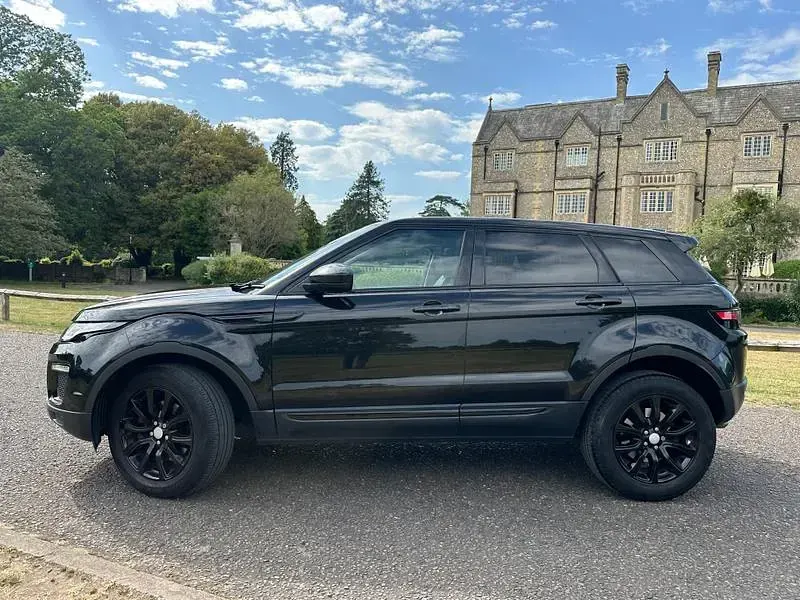 Used Land Rover Range Rover evoque SE 180 HP (132 kW) 2017 Black Estate