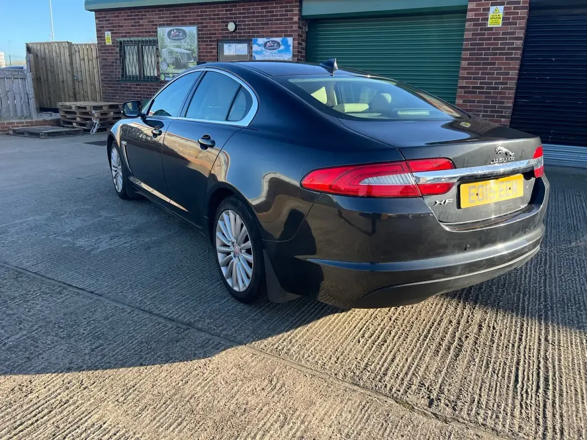 Used Jaguar XF Luxury 200 HP (147 kW) 2015 Grey Sedan