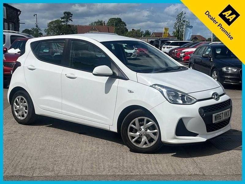 White Used 2017 Hyundai i10 SE Hatchback | £4,971 (Fair price) - Image 1/3