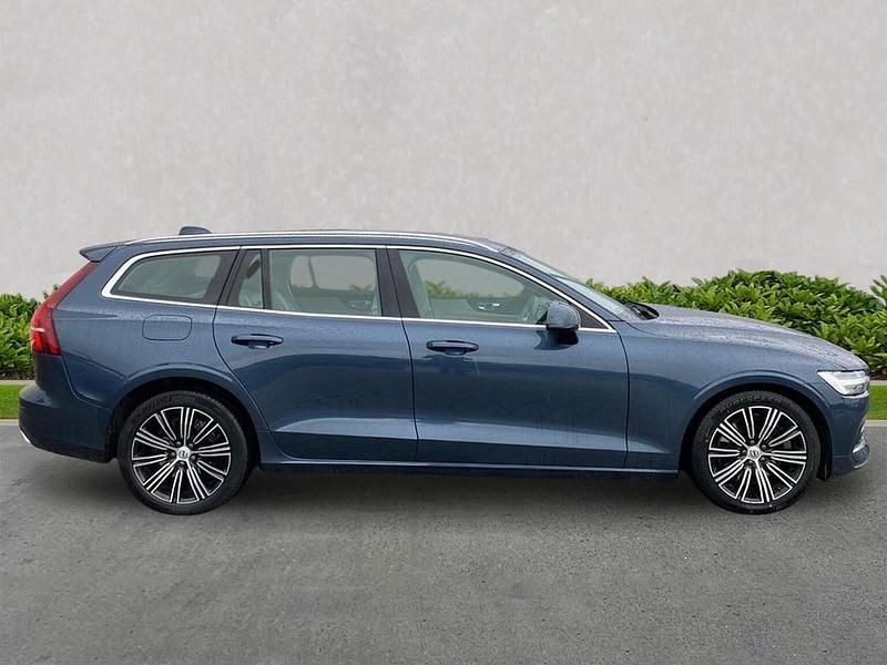 Used Volvo V60 Inscription 250 HP (183 kW) 2021 Blue Estate