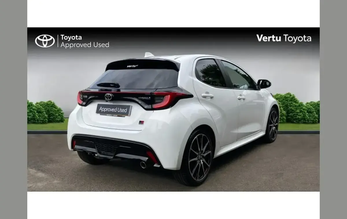 Used Toyota Yaris Sport 116 HP (85 kW) 2023 White Hatchback