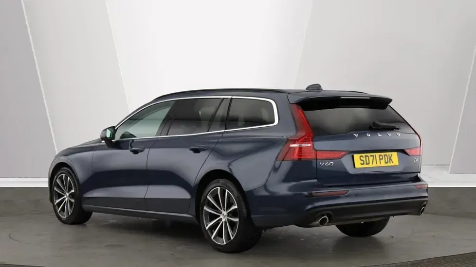 Used Volvo V60 Momentum 197 HP (144 kW) 2021 Blue Estate