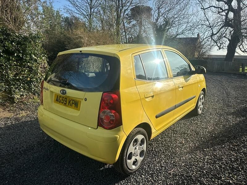 Used Kia Picanto 64 HP (47 kW) 2010 Yellow Hatchback