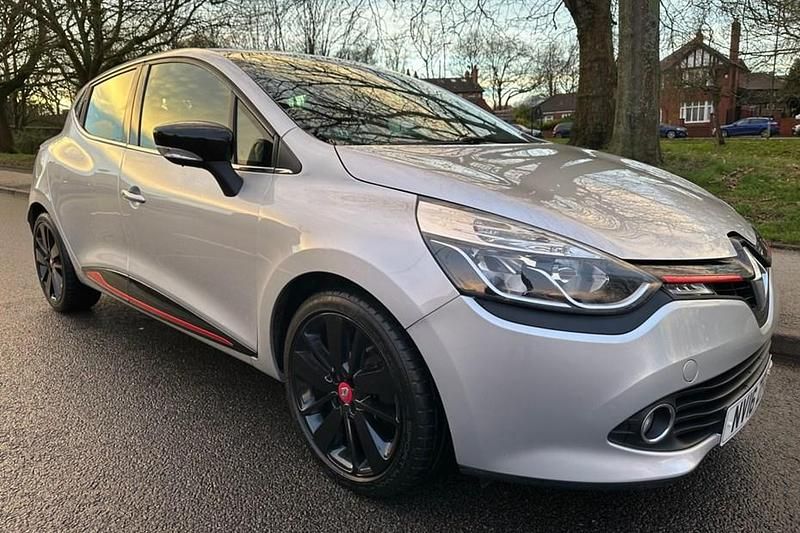 Used Renault Clio IV Dynamique 90 HP (66 kW) 2016 Silver Hatchback