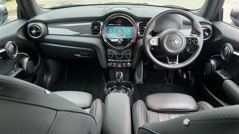 Usado Mini Cooper Exclusive 134 CV (98 kW) 2023 Negro Utilitario