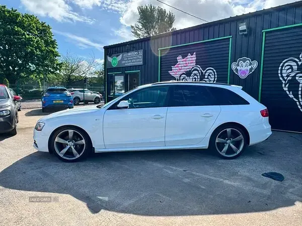Used Audi A4 Black Edition 143 HP (105 kW) 2012 White Estate