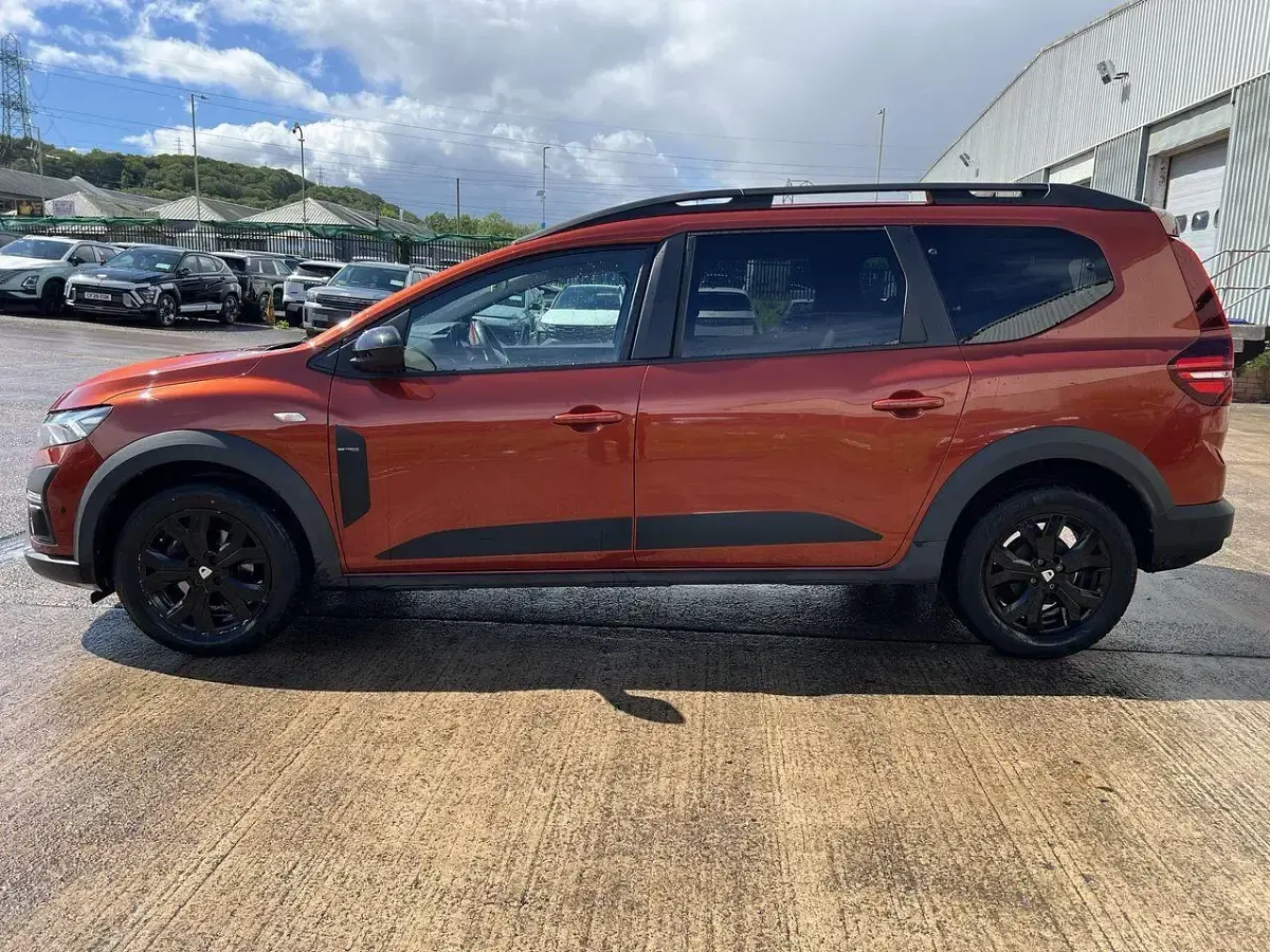 Used Dacia Jogger Extreme 108 HP (79 kW) 2022 Brown MPV