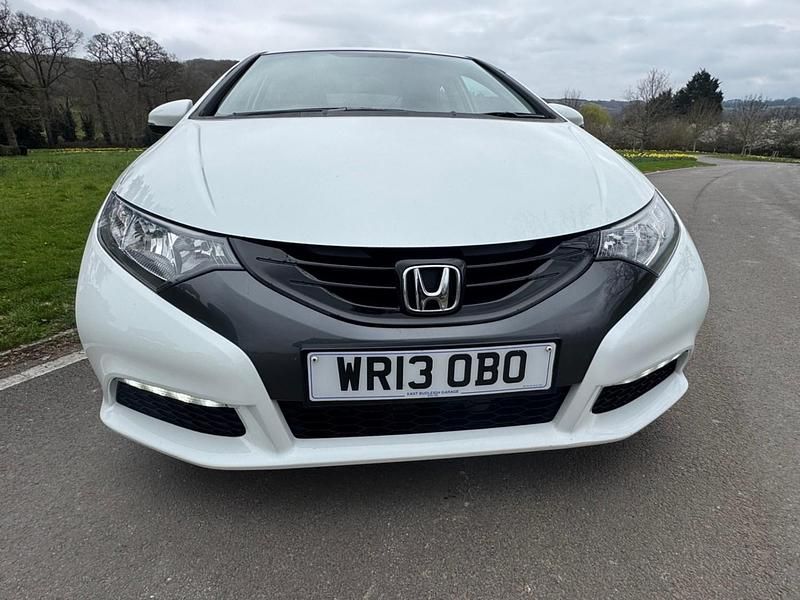 Used Honda Civic SE 142 HP (104 kW) 2013 White Hatchback