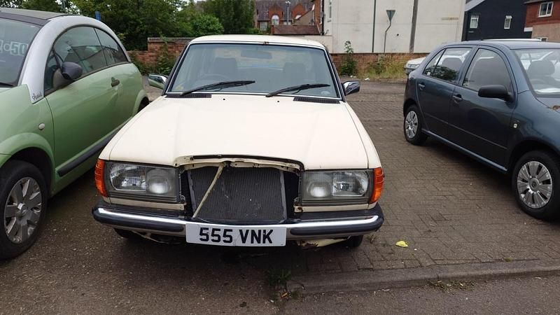 Used Mercedes E230 1983 Cream Sedan