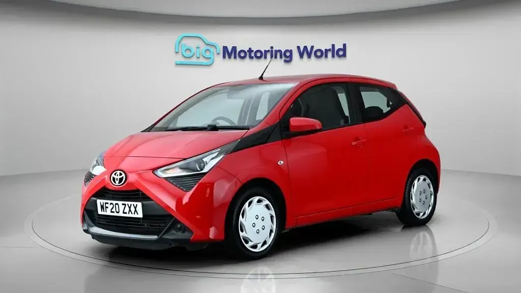 Used Toyota Aygo X-play 72 HP (52 kW) 2020 Red Hatchback