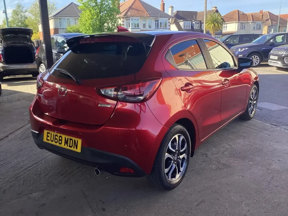 Usado Mazda 2 Inclusive 2018 Vermelho Citadino