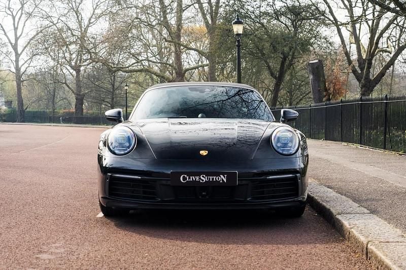 Begagnad Porsche 992 2024 Svart Sportkupé