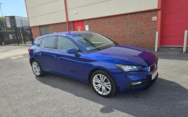 Used Seat Leon SE Dynamic 110 HP (80 kW) 2020 Blue Hatchback