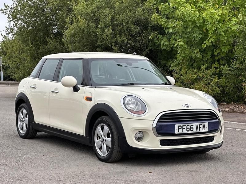 White Used 2016 Mini Cooper D Hatch Hatchback | £4,995 (Fair price) - Image 1/4