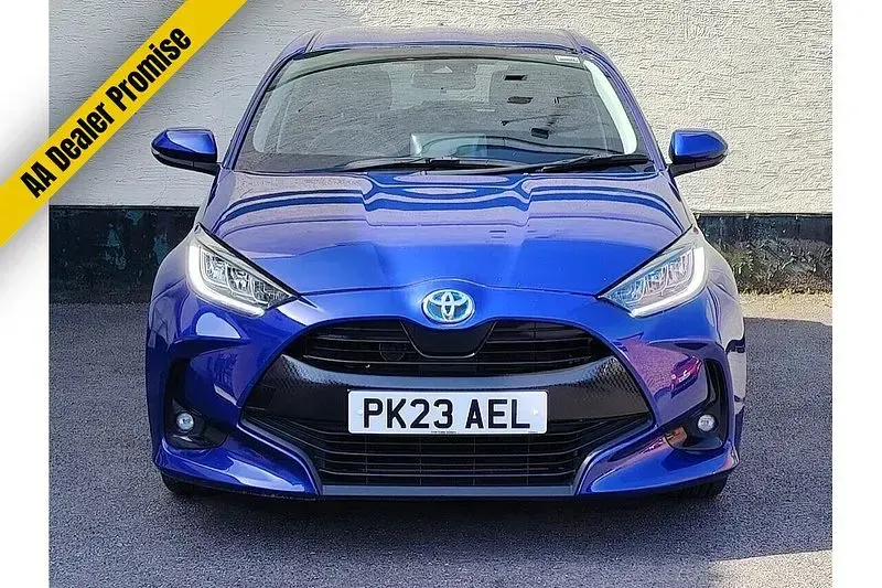Used Toyota Yaris Design 2023 Galactic blue Hatchback