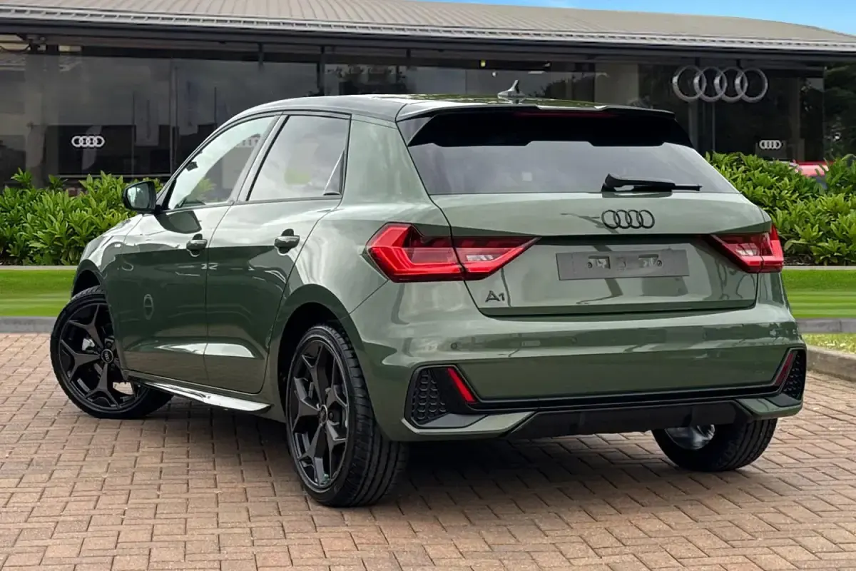 Nouă Audi A1 Sportback Black Edition 2026 Verde Hatchback