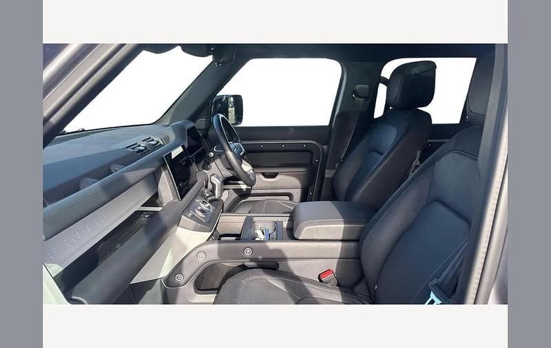 Used Land Rover Defender HSE Dynamic 300 HP (220 kW) 2024 Eiger grey SUV