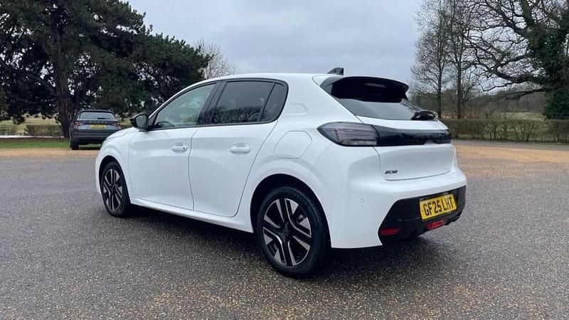 Used Peugeot 208 Allure 99 HP (72 kW) 2025 White Hatchback