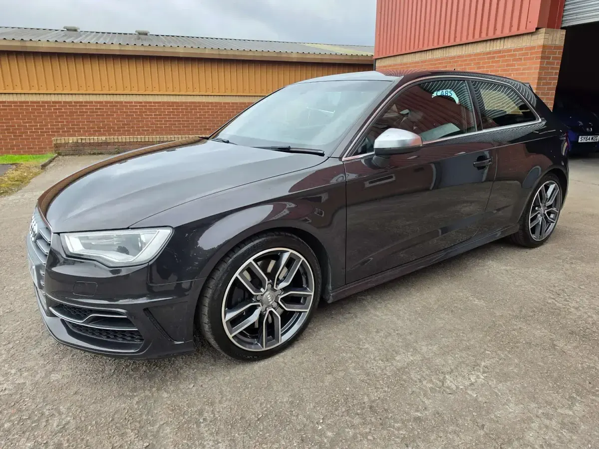 Used Audi A3 Comfort 300 HP (220 kW) 2014 Brown Hatchback