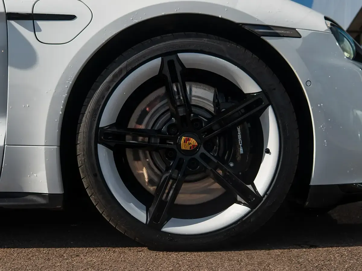 Used Porsche Taycan 500 kW (680 HP) 2023 White Estate