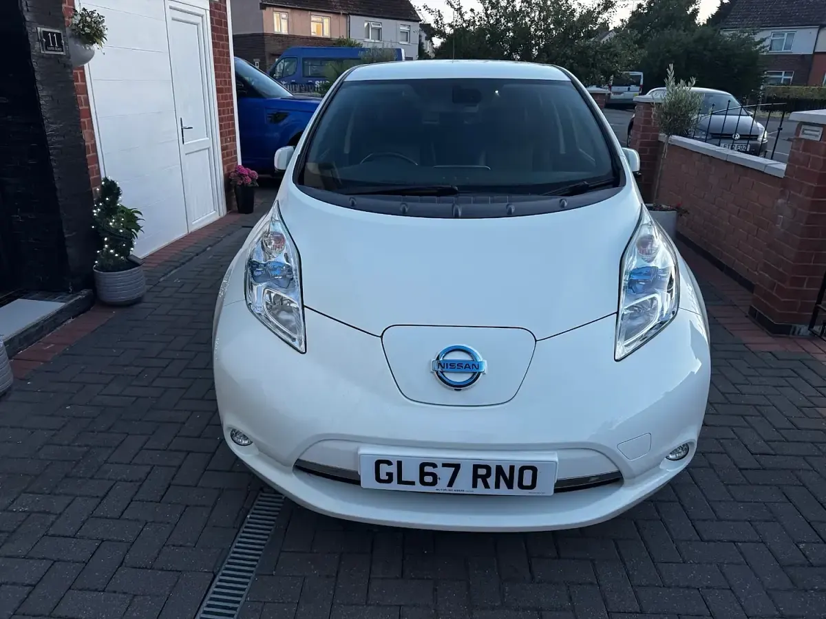 Used Nissan Leaf Tekna 80 kW (109 HP) 2017 White Hatchback