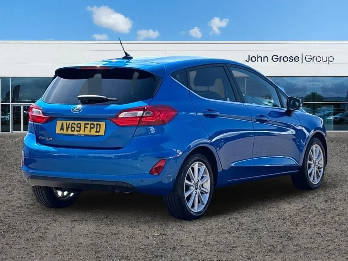 Begagnad Ford Fiesta Titanium 2019 Blå Halvkombi