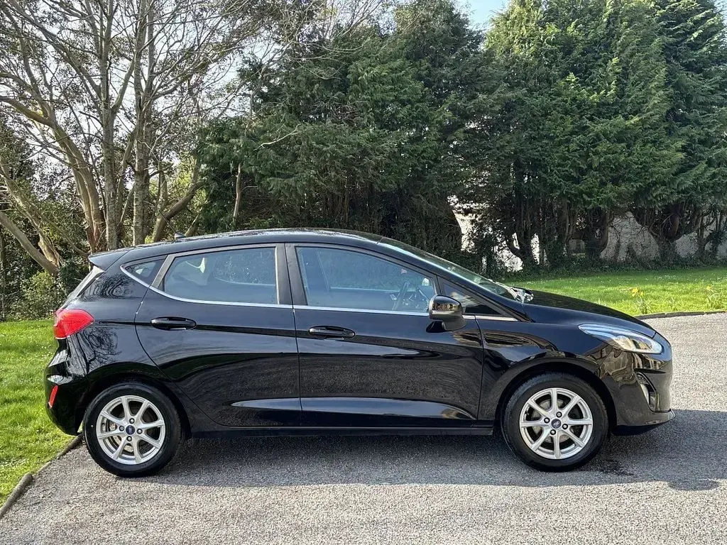 Used Ford Fiesta Zetec 85 HP (62 kW) 2017 Black Hatchback