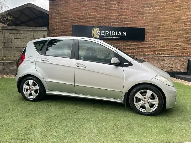 Begagnad Mercedes A180 Avantgarde 2009 Silver Halvkombi