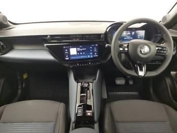 New Alfa Romeo GT Junior 136 HP (100 kW) 2025 Bicolour solid  sempione white with black roof Hatchback