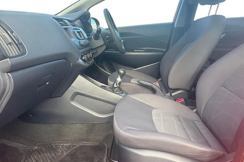 Used Kia Rio 84 HP (61 kW) 2012 Red Hatchback