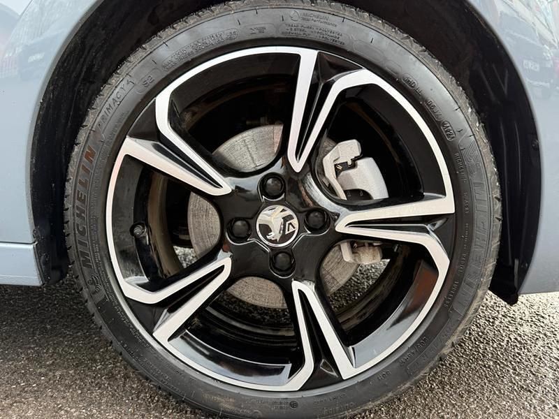 Second-hand Vauxhall Corsa Ultimate 134 CP (98 kW) 2025 Gri Hatchback