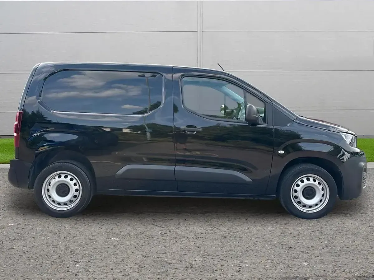 Used Peugeot Partner Premium 102 HP (75 kW) 2022 Black MPV