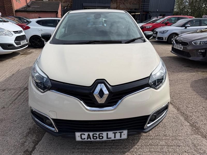 Used Renault Captur Dynamique 90 HP (66 kW) 2016 Cream SUV